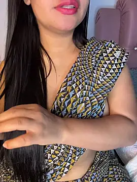 Snapshot of shara_queen1 chatting on 05-17-26, 10:32 shara queen1 online show from 05-17-26, 10:32