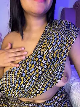 Snapshot of shara_queen1 chatting on 05-09-26, 03:10 shara queen1 online show from 05-09-26, 03:10