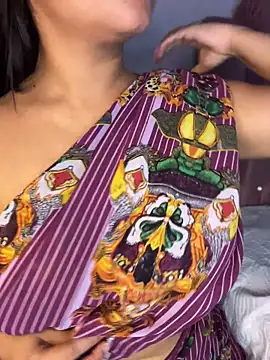 Snapshot of shara_queen1 chatting on 07-18-26, 01:47 shara queen1 online show from 07-18-26, 01:47