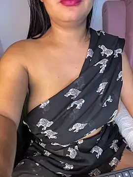 Snapshot of shara_queen1 chatting on 04-30-26, 01:45 shara queen1 online show from 04-30-26, 01:45
