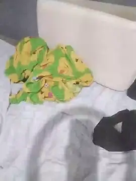 Snapshot of ems2174 chatting on 03-08-25, 01:17 ems2174 online show from 03-08-25, 01:17