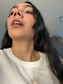 Snapshot of SOY_LUPE chatting on 02-07-25, 12:53 SOY LUPE online show from 02-07-25, 12:53
