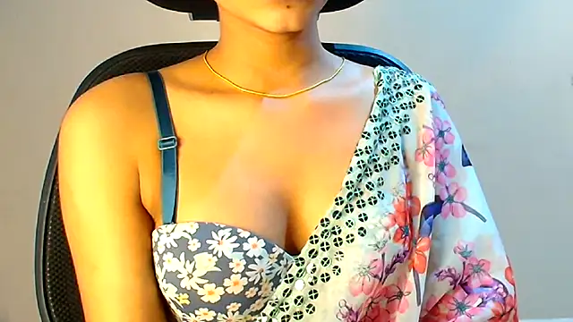 Snapshot of Chandani-Love chatting on 05-24-26, 09:42 Chandani-Love online show from 05-24-26, 09:42