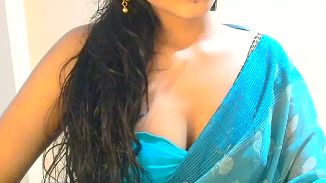 Snapshot of Chandani-Love chatting on 05-23-26, 07:13 Chandani-Love online show from 05-23-26, 07:13