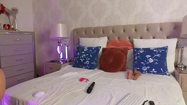 AnnaKarinaX online show from 03-04-26, 04:20