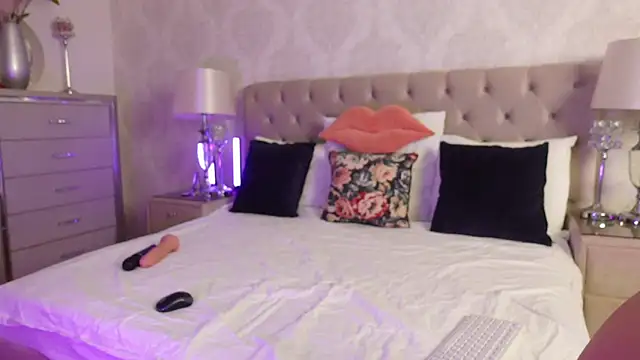 AnnaKarinaX online show from 12-19-25, 04:16