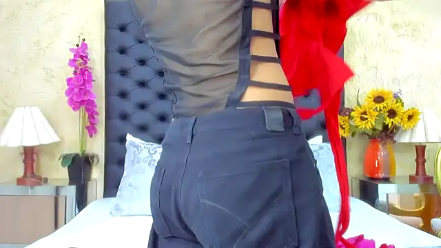 NahomiWhitel online show from 10-22-25, 02:49