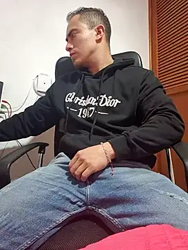 Snapshot of dragon1006 chatting on 02-08-26, 08:39 dragon1006 online show from 02-08-26, 08:39