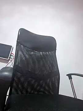 Snapshot of dragon1006 chatting on 03-08-26, 12:27 dragon1006 online show from 03-08-26, 12:27