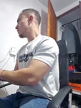 Snapshot of dragon1006 chatting on 03-08-26, 10:57 dragon1006 online show from 03-08-26, 10:57