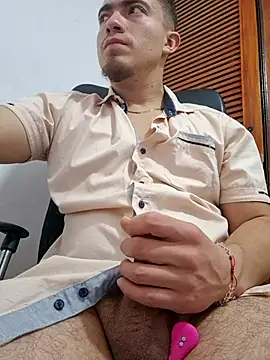 Snapshot of dragon1006 chatting on 07-18-26, 05:10 dragon1006 online show from 07-18-26, 05:10