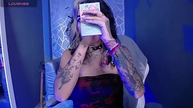 Snapshot of amelierouss chatting on 02-03-26, 03:26 amelierouss online show from 02-03-26, 03:26