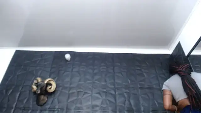 Hanna Fox 69 online show from 12-15-25, 07:58