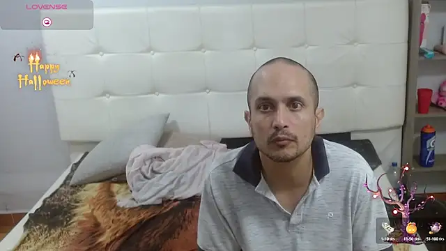 Candy and Jh0n online show from 10-11-25, 04:46