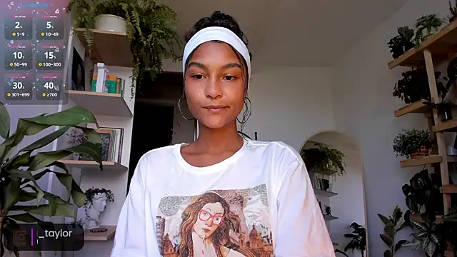 Snapshot of Johaphyton chatting on 01-18-25, 09:13 Johaphyton online show from 01-18-25, 09:13