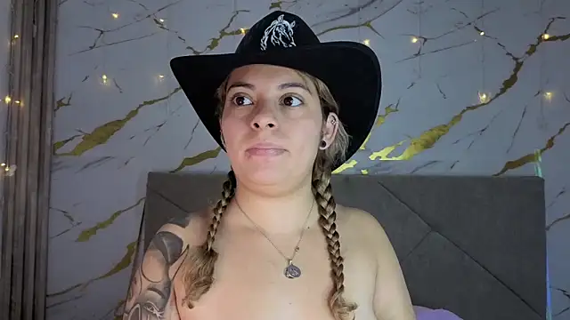 agatha 97  online show from 09-27-25, 03:34