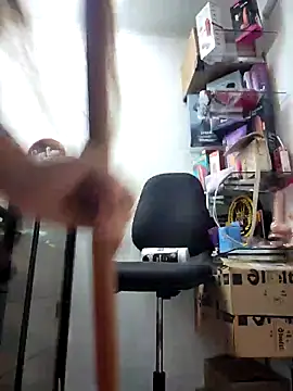 Snapshot of rapunzel069 chatting on 02-21-25, 07:43 rapunzel069 online show from 02-21-25, 07:43