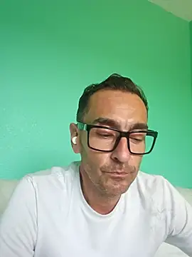 Snapshot of Pumpndeep chatting on 10-13-25, 09:05 Pumpndeep online show from 10-13-25, 09:05