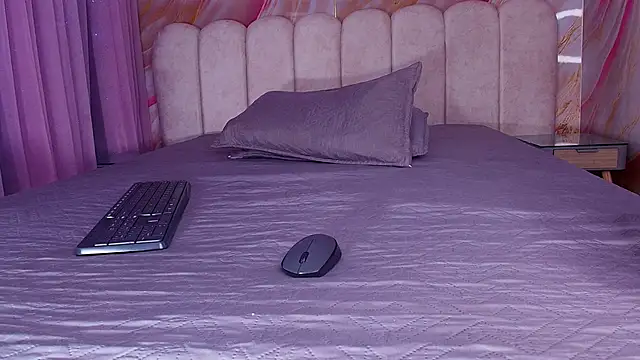 mia stanfort online show from 03-24-26, 07:14