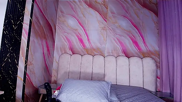 mia stanfort online show from 04-13-26, 07:18