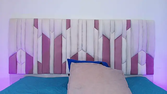 mia stanfort online show from 10-28-25, 07:13