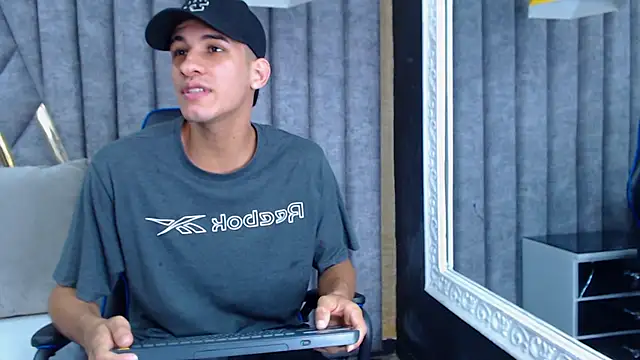 Snapshot of JakeMoxley chatting on 03-14-25, 01:02 JakeMoxley online show from 03-14-25, 01:02