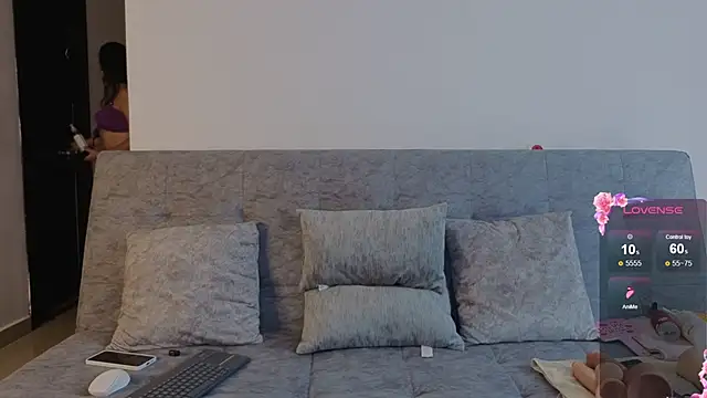 emilyrouxe online show from 04-21-26, 03:18