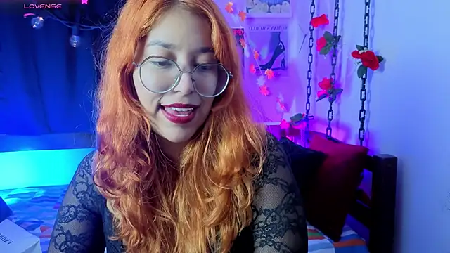 Snapshot of _Moon_Johnson chatting on 06-07-26, 10:59 Moon Johnson online show from 06-07-26, 10:59