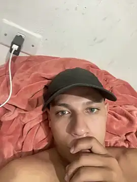 Snapshot of kauanzinhoofc chatting on 11-24-25, 05:07 kauanzinhoofc online show from 11-24-25, 05:07