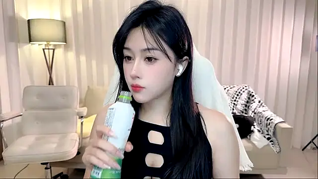 Snapshot of K-moumou chatting on 10-03-25, 03:35 K-moumou online show from 10-03-25, 03:35