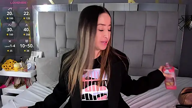 AliceSteel12 online show from 11-19-25, 06:08