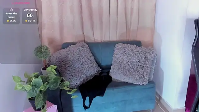 Danielacossio online show from 12-21-25, 04:03