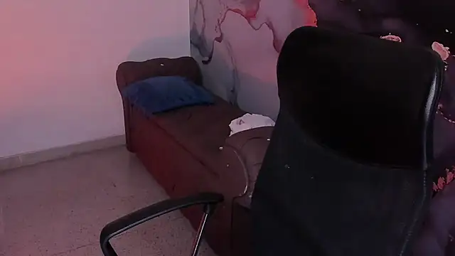 Danielacossio online show from 11-26-25, 04:12