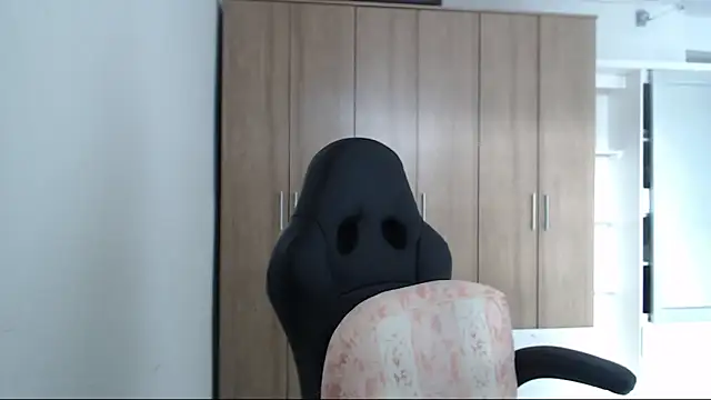 RoxanaLove9 online show from 11-25-25, 08:42