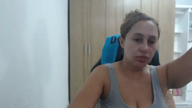 RoxanaLove9 online show from 10-10-25, 09:48