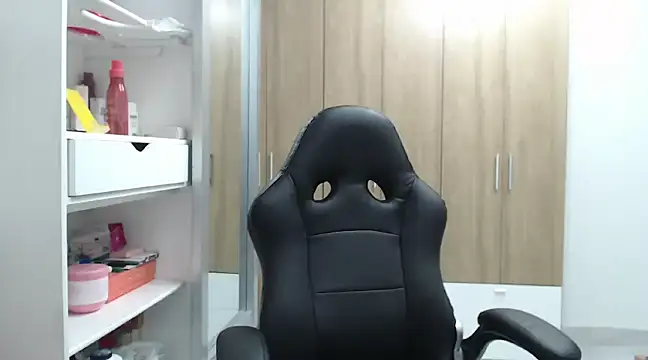 RoxanaLove9 online show from 02-11-25, 01:41