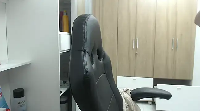 RoxanaLove9 online show from 03-19-25, 03:09