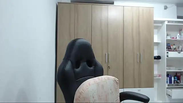 RoxanaLove9 online show from 11-06-25, 01:20