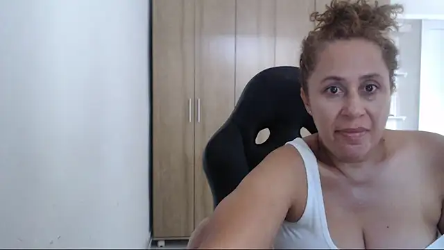 Snapshot of RoxanaLove9 chatting on 05-03-26, 08:23 RoxanaLove9 online show from 05-03-26, 08:23