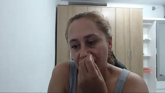 Snapshot of RoxanaLove9 chatting on 06-07-26, 10:48 RoxanaLove9 online show from 06-07-26, 10:48
