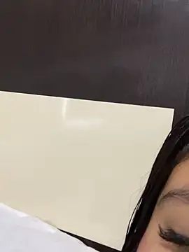 Annie9  online show from 10-21-25, 04:06