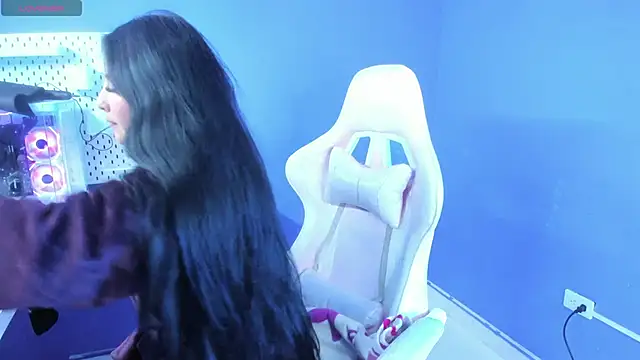 Annie9  online show from 10-29-25, 03:49