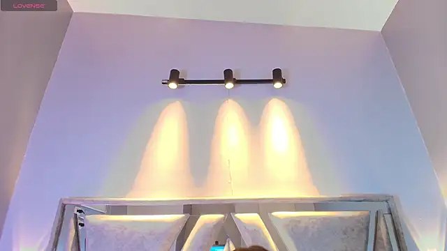 Annie9  online show from 10-17-25, 03:43