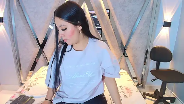 Annie9  online show from 10-10-25, 04:57