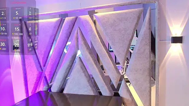 Annie9  online show from 11-17-25, 09:19