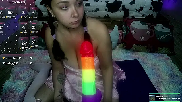 Snapshot of kellycakemeow chatting on 09-23-25, 05:03 kellycakemeow online show from 09-23-25, 05:03