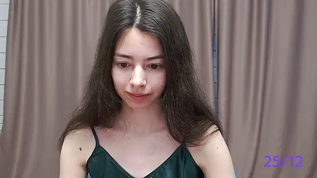 Snapshot of sweet_sweet_angel chatting on 12-25-24, 09:45 sweet sweet angel online show from 12-25-24, 09:45