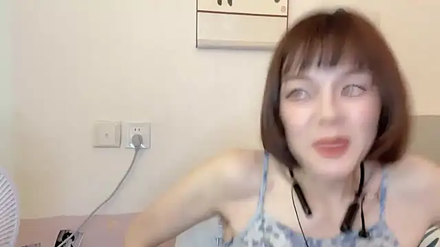 Linda-LL online show from 10-13-25, 05:42