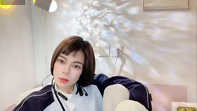 Linda-LL online show from 10-24-25, 01:48