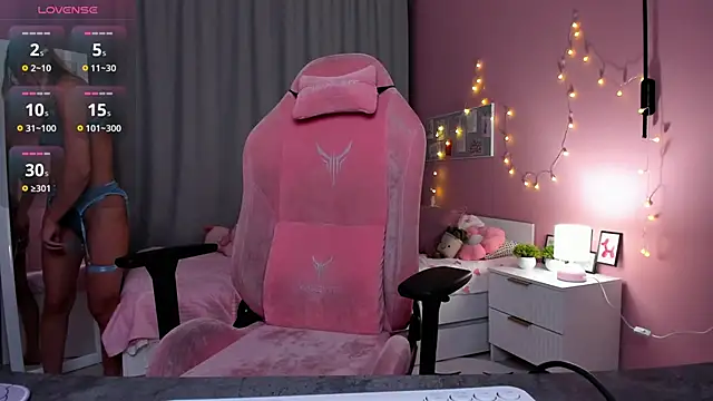 Fay Dunaway online show from 11-29-25, 02:06